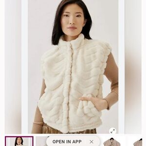 Anthropologie Maeve
Faux Fur Vest Women's Size X Cream Off White-used like new